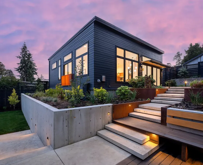 The Hub: An Artsy Studio w/ Hot Tub - Image 1