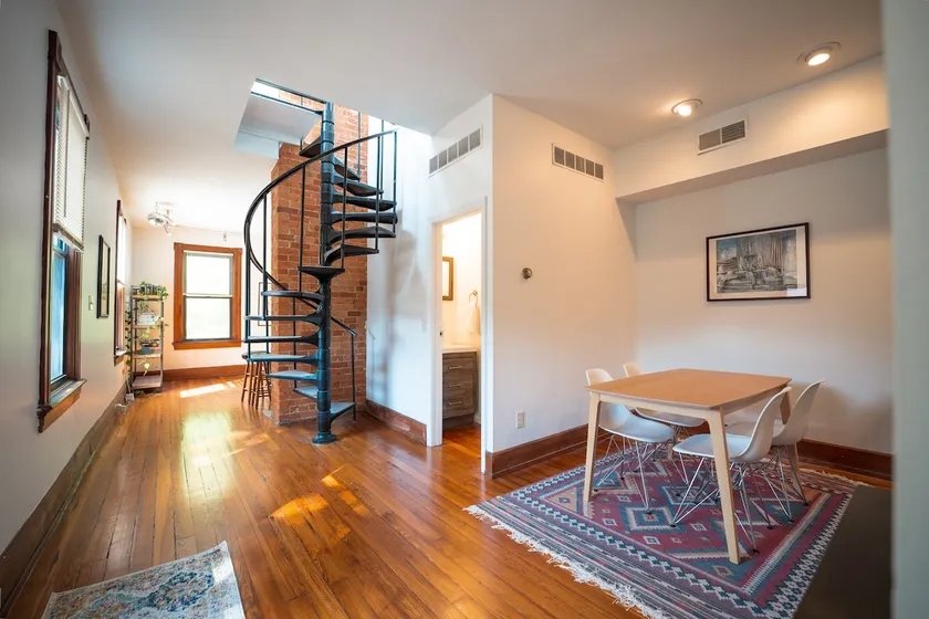 Home w/2 Apts-OTR, UC, Downtown - Image 1