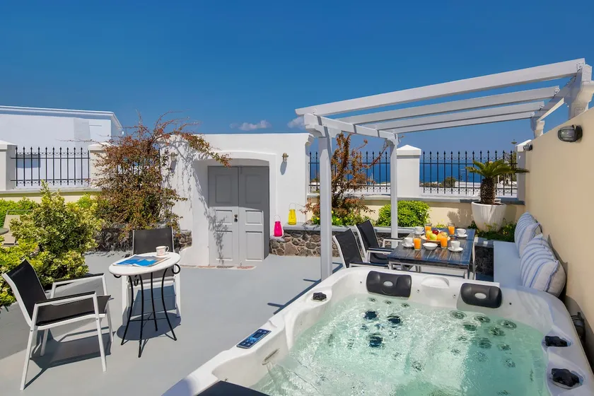 Luxurious Apt w/ Private Yard & Hot Tub Access - Image 1