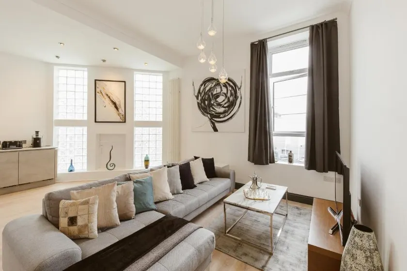 Nice 3 bed warehouse apartment in Chiswick - Image 1