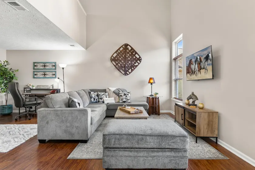 1 Exit to Horse Park/King Bed/Fenced Yard/ - Image 1