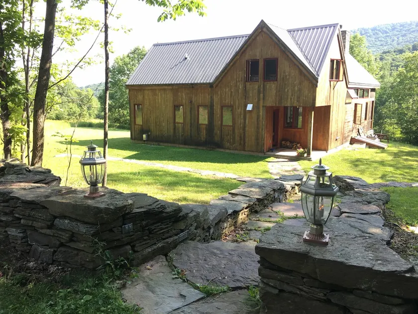 Cozy, secluded cabin on 60 acres - Image 1