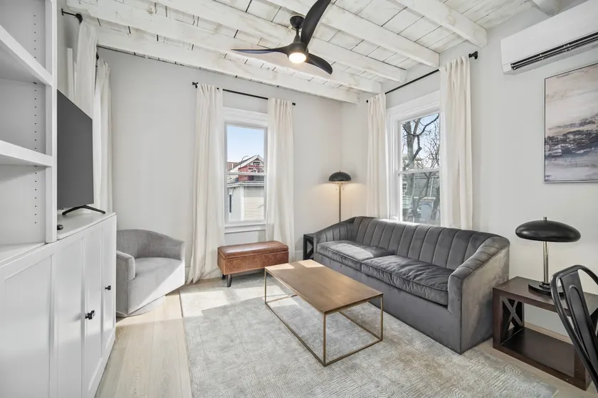 Luxury 3brm/1bath Duplex in JP - Image 1