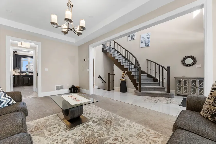 Castle Escape: Stylish 5B/2.5B, Kitchen, Parking! - Image 1
