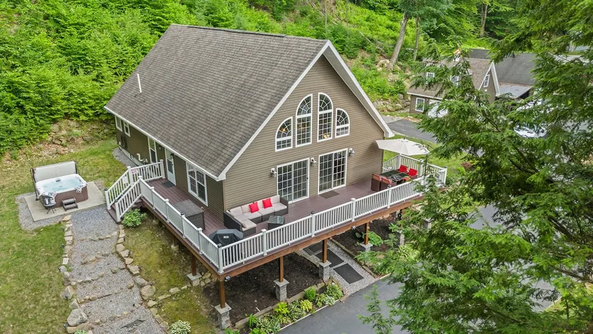 Waterfront Retreat | Hot Tub | Fire Pit l Deck - Image 1