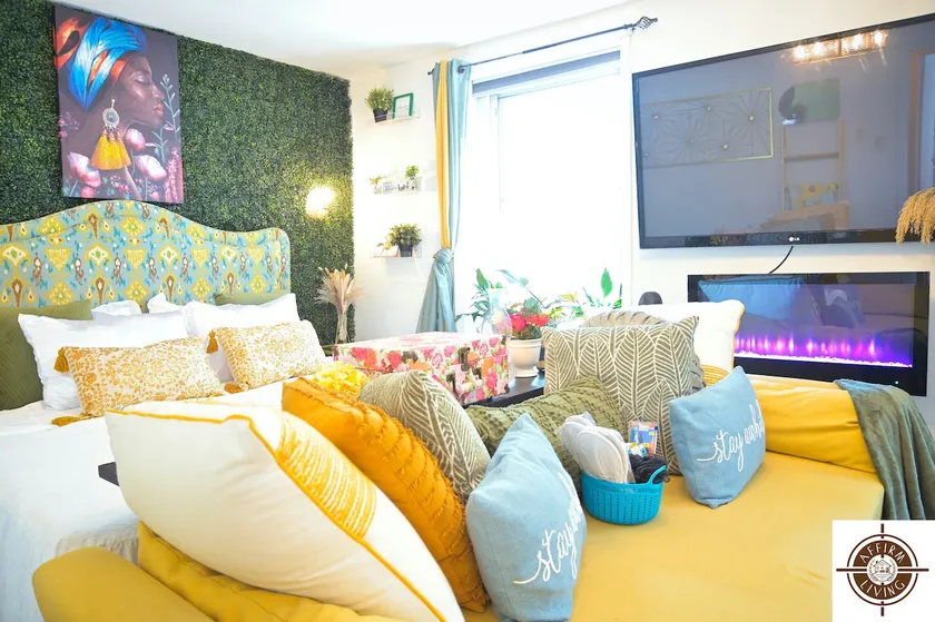 4-Bedroom Garden Oasis – Tranquil Philly Retreat - Image 1