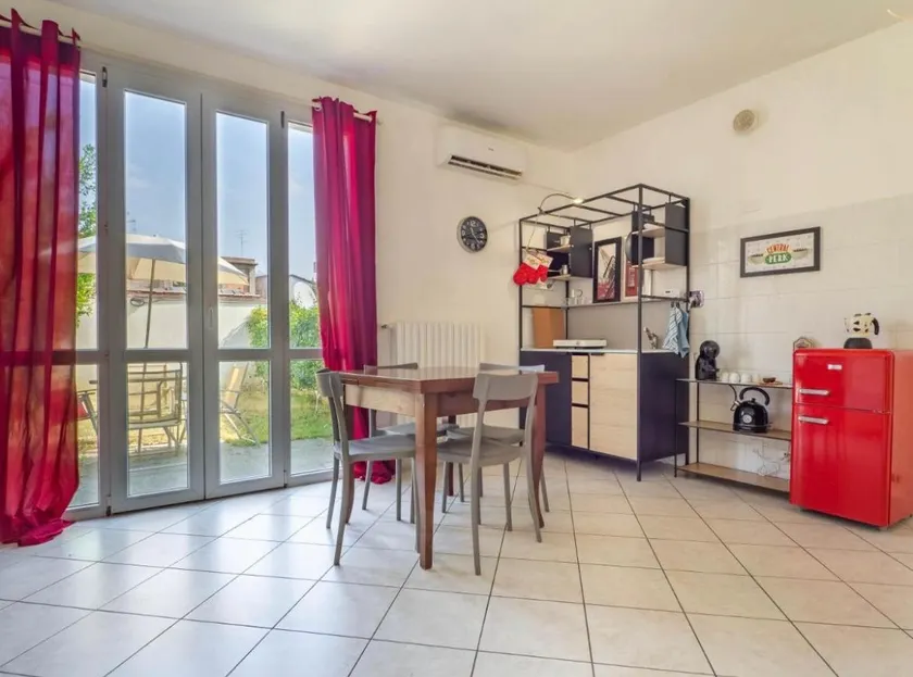 [LikeHome Leati] 5-room apartment with garden - Image 1