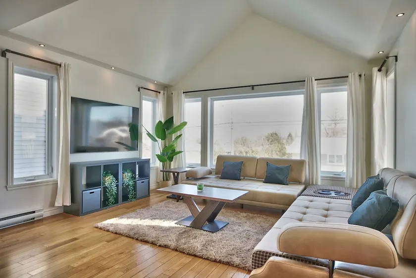 Dynamite 2-Bedroom House WiFi Garage Sleeps 6 - Image 1