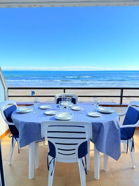 Terrace in Mora Playa - Image 1