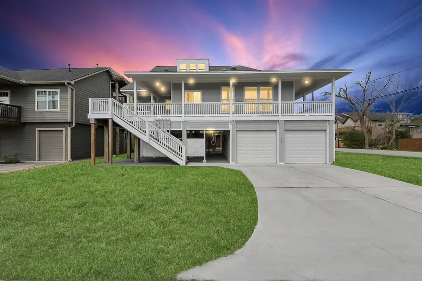 Boardwalk Bungalow Family Fun for All - Sleeps 10 - Image 1