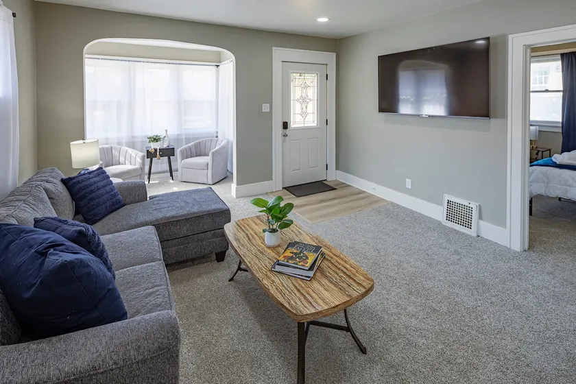 Sunlit Cottage | Near Sanford + USF/Augie - Image 1