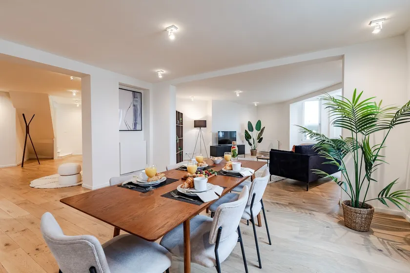 Luxury Penthouse with Panoramic Views 3BR - Image 1
