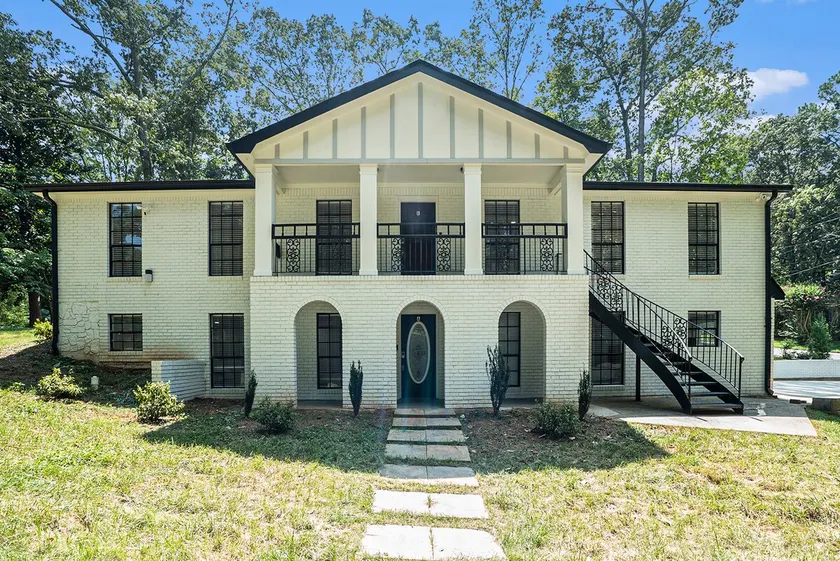 Cozy Home in Lilburn - Image 1
