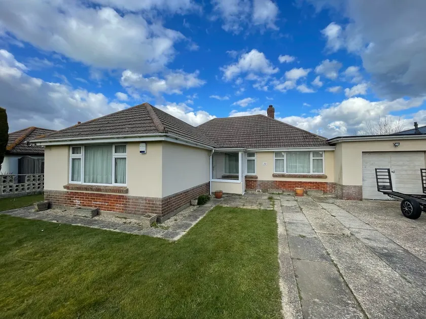 Bungalow by the beach. - Image 1