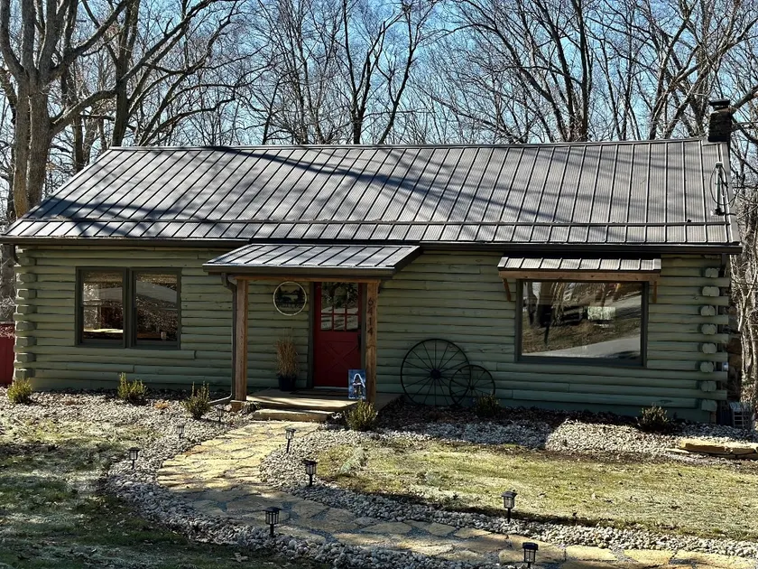 Newly Remodeled 3-Bedroom Log cabin - Image 1