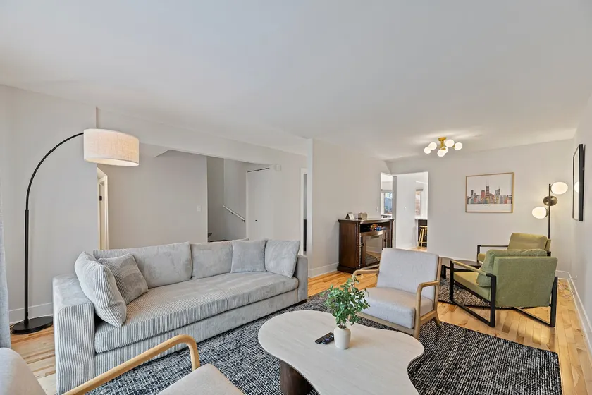 Renovated Mid-Century, 4 bed/2.1 bath townhome - Image 1
