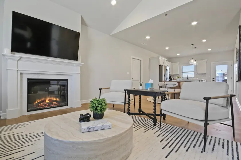 Zou Lodge - Modern 3BR With King Beds Near Mizzou - Image 1