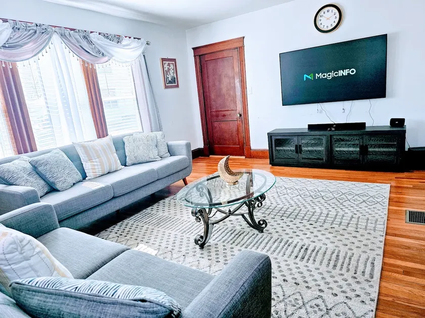 Osit Abode In Nashua NH Spacious And Charming - Image 1