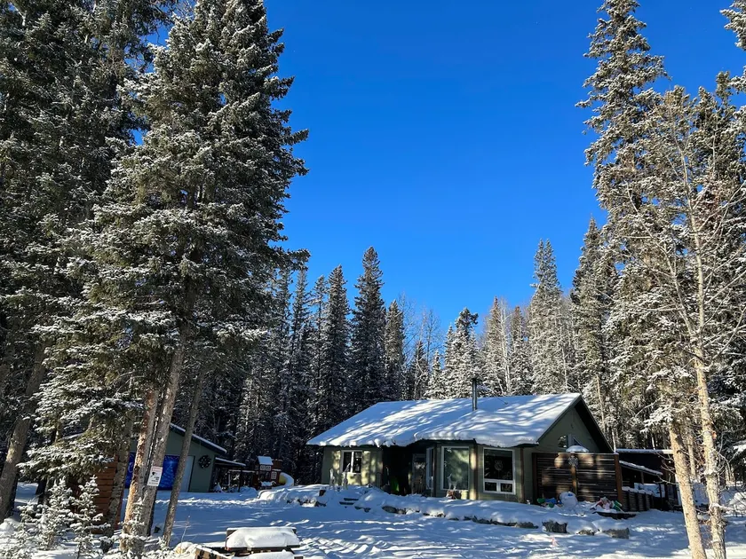Rocky Mountain Retreat: Private 2 Acres & Hot Tub - Image 1