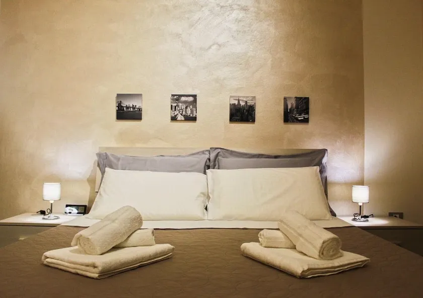 Tuscan Welcome - Elegant Apartment with Balcony - Image 1