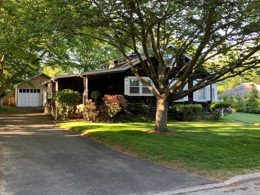 Charming Southampton Village Cottage - Image 1