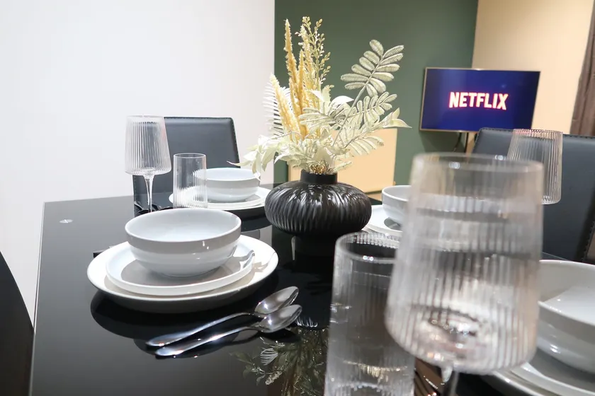 Stylish City-Centre Stay - Image 1