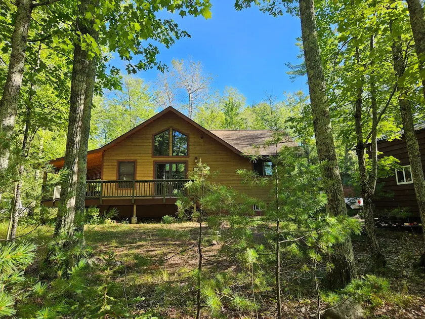 7 Pines La Pointe on Madeline Island - Image 1
