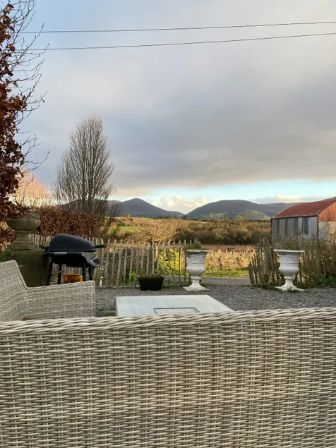 Vee View Farmhouse - Image 1
