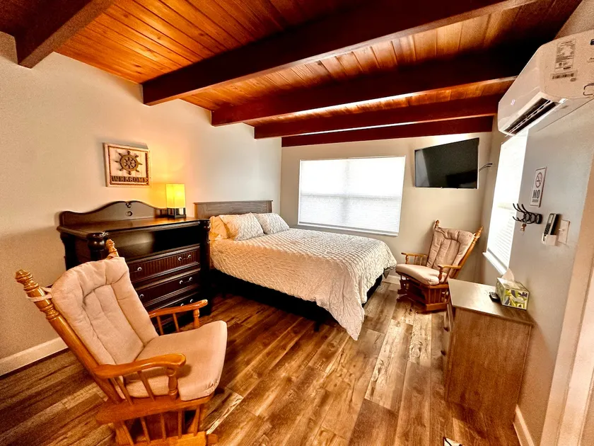 Cottage 34: Coconut Cottage | Dora Canal Court - Image 1