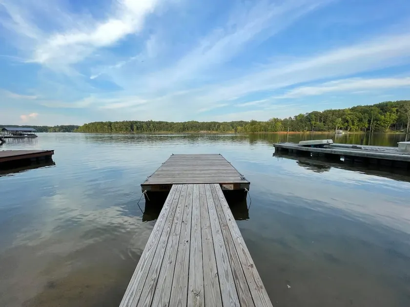 Red, White & Bluestone - Lake Front, Private Dock - Image 1