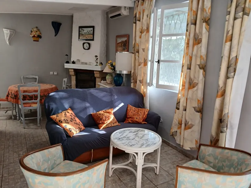 Large quiet 3-room apartment - Image 1