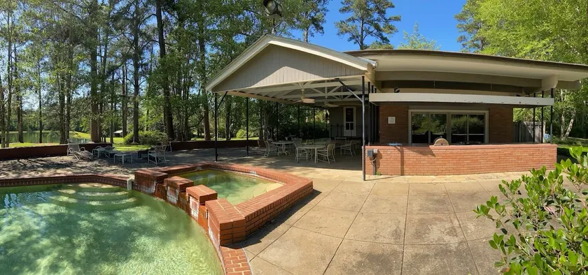 Railcar Retreat with Pool & Lake - Image 1
