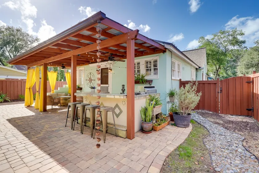 Sunshine Bungalow - Image 1