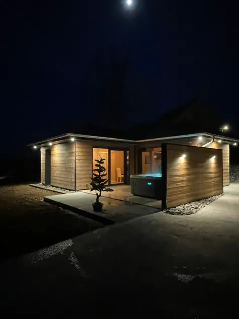 Romantic outdoor spa chalet - Image 1