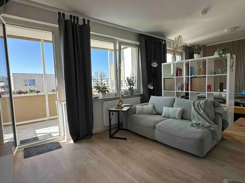 New and cozy: 1 room apartment with balcony - Image 1