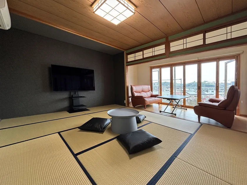 About 8 minutes on foot from JR Kamikumamoto Station/4 cars can be parked/BBQ facilities available/up to 10 people/Excellent view of the Shinkansen - Image 1