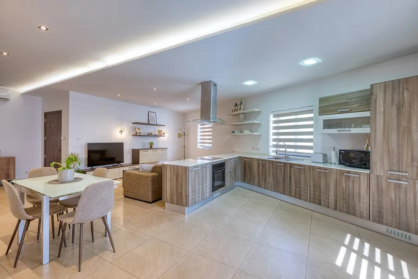 Cozy Apartment minutes to seafront - Image 1
