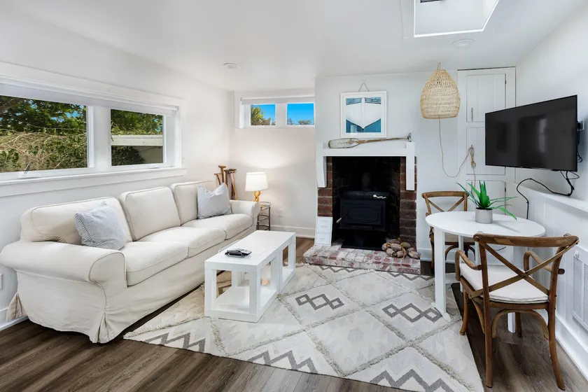 Private cozy beach retreat - Image 1