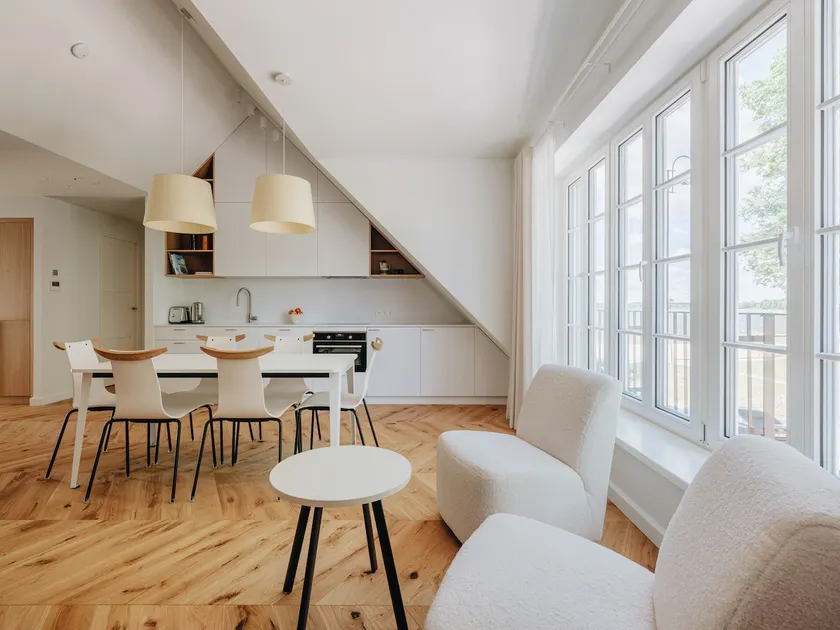 Lakeside apartment with sauna - Image 1