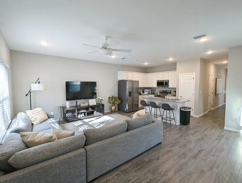 Coral Cove - 3BR/2.5B, Sleeps 6, 15min to Beach - Image 1