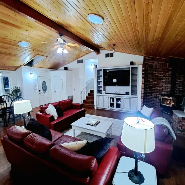 Apple Hill Elegance Manor - Image 1