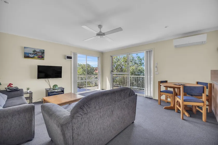 Beachfront Apartments: Upstairs - Image 1