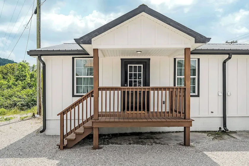 Newly renovated apartment in quaint Celina - Image 1