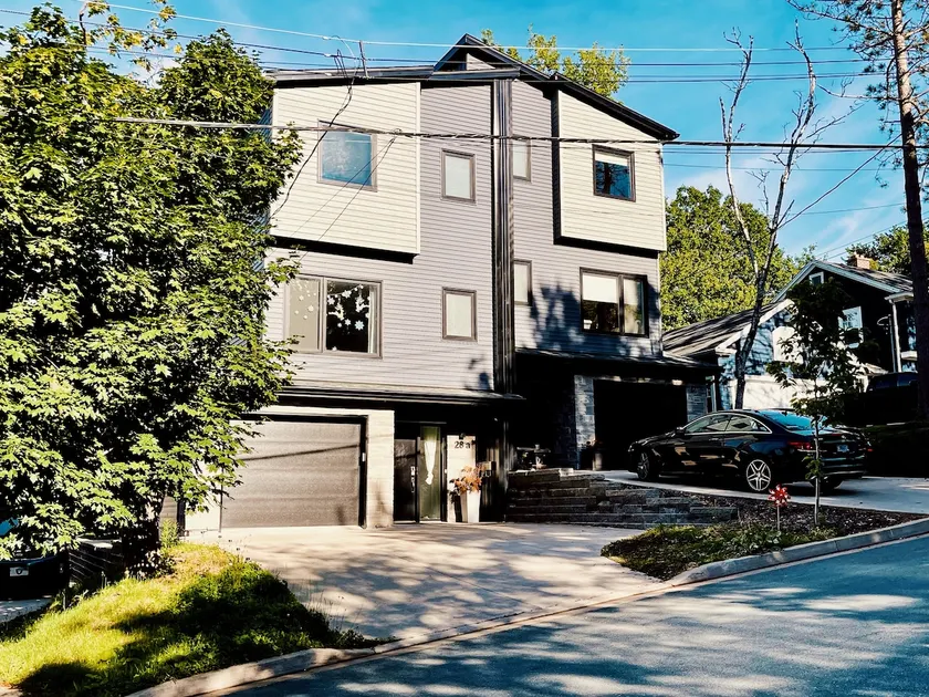 City Centre Peace Entire Luxury Home Free Parking - Image 1