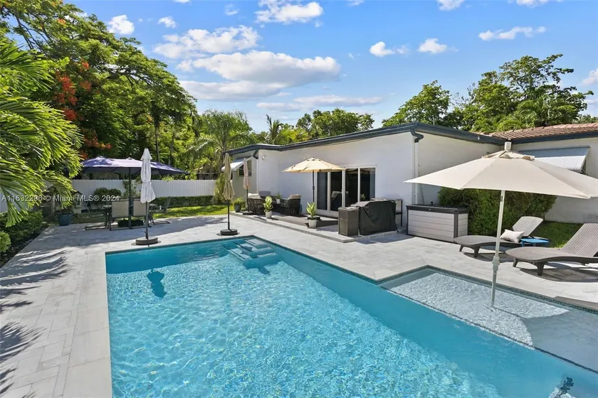 Family Oasis w/Pool*12min2beach - Image 1