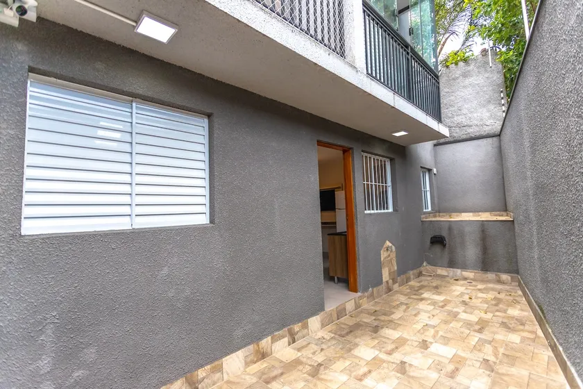 Apartment with backyard near the station - Image 1