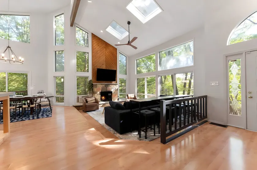 Huge Game House | Hot Tub, Game Rooms, Privacy! - Image 1