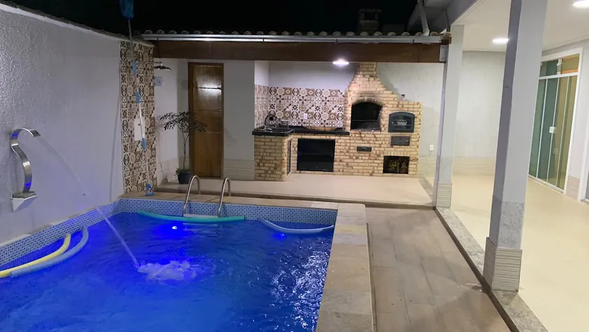 Modern House with Pool and Suite - Image 1