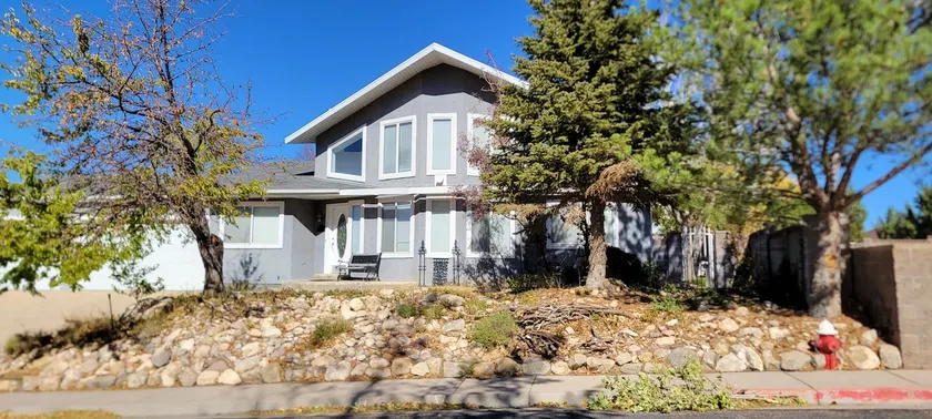 Entire House sleeps 13+ Near SUU, Brianhead, Zion - Image 1