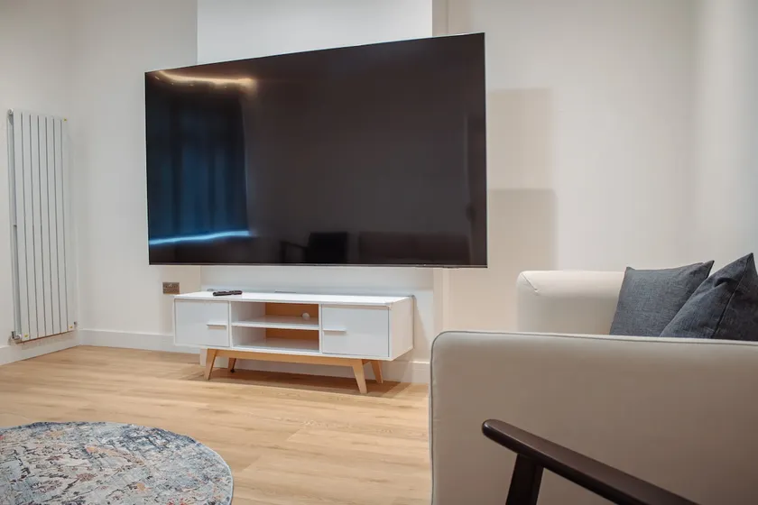Spacious 13-Bed in the Heart of Headingley - Image 1